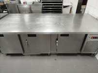 Mesa refrigerada com 3 portas