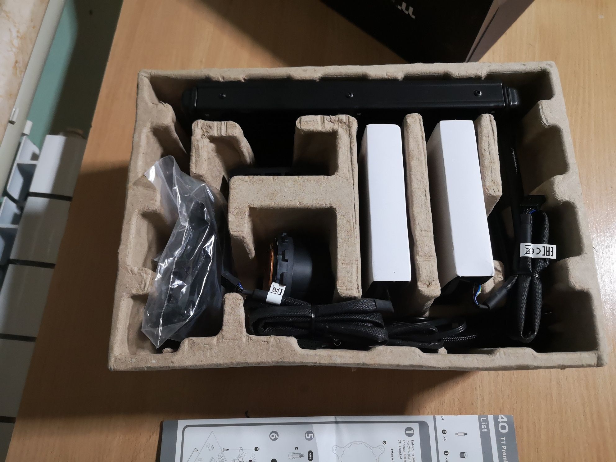 Водяное охлаждение Thermaltake flow riing 240 tt