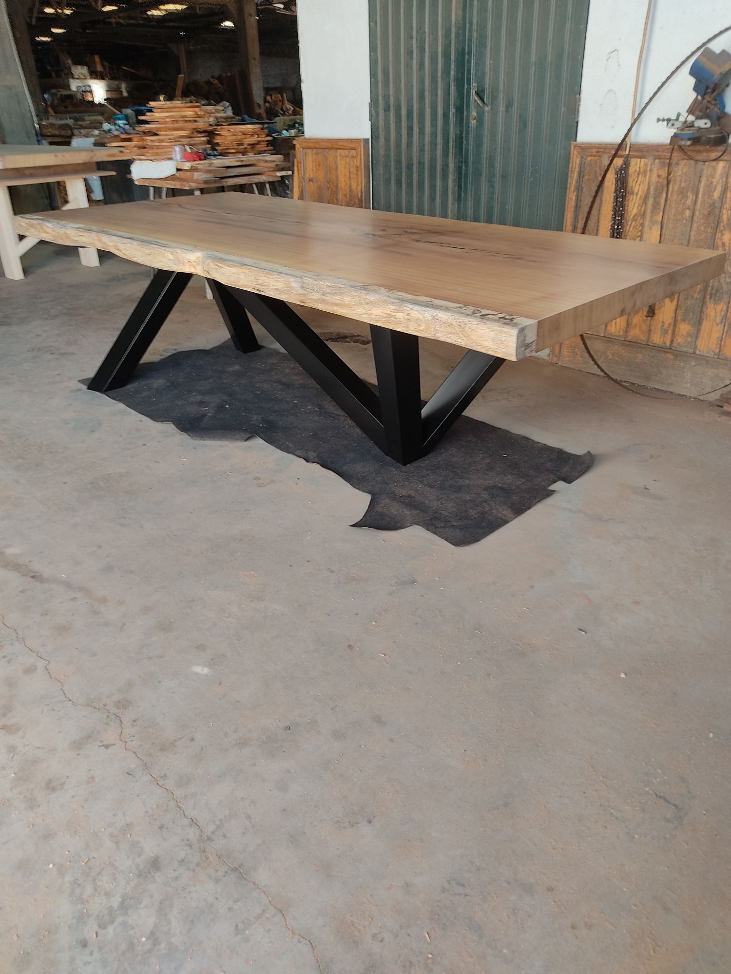 Mesa com pés em ferro lavado preto Mate