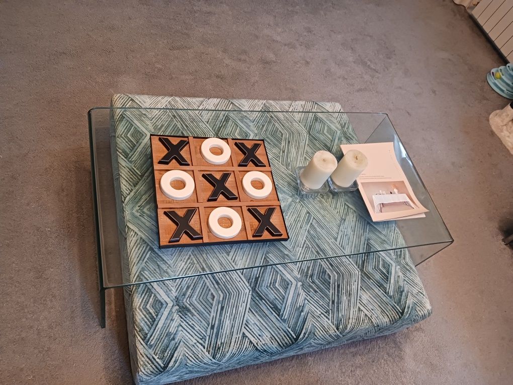 Mesa de centro em vidro e pouf