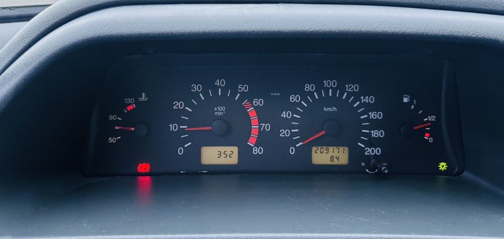 Продам ваз 2199 1.6 бензин