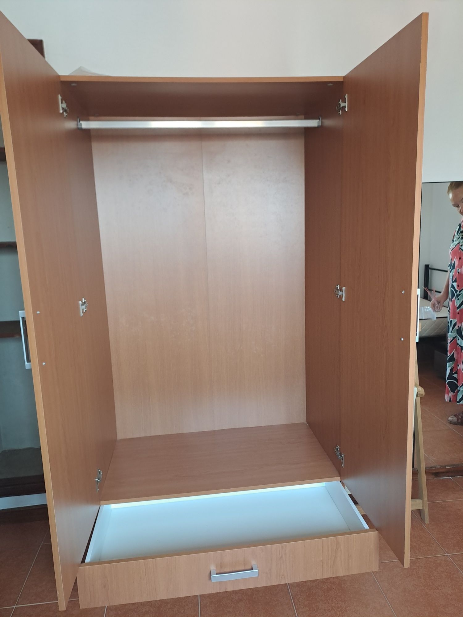 Roupeiro de 2 Portas com Gavetas