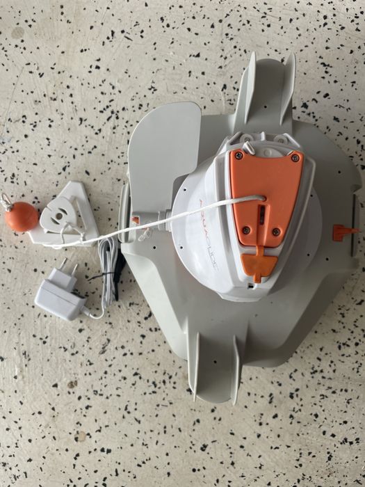 Robot czyszczący do basenu