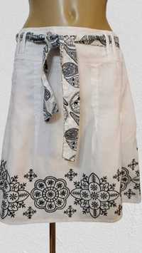 Biała lniana spódnica z czarnym haftem 36/38 Esprit