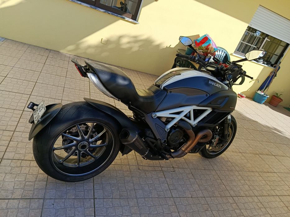 Ducati Diiavel white Carbon