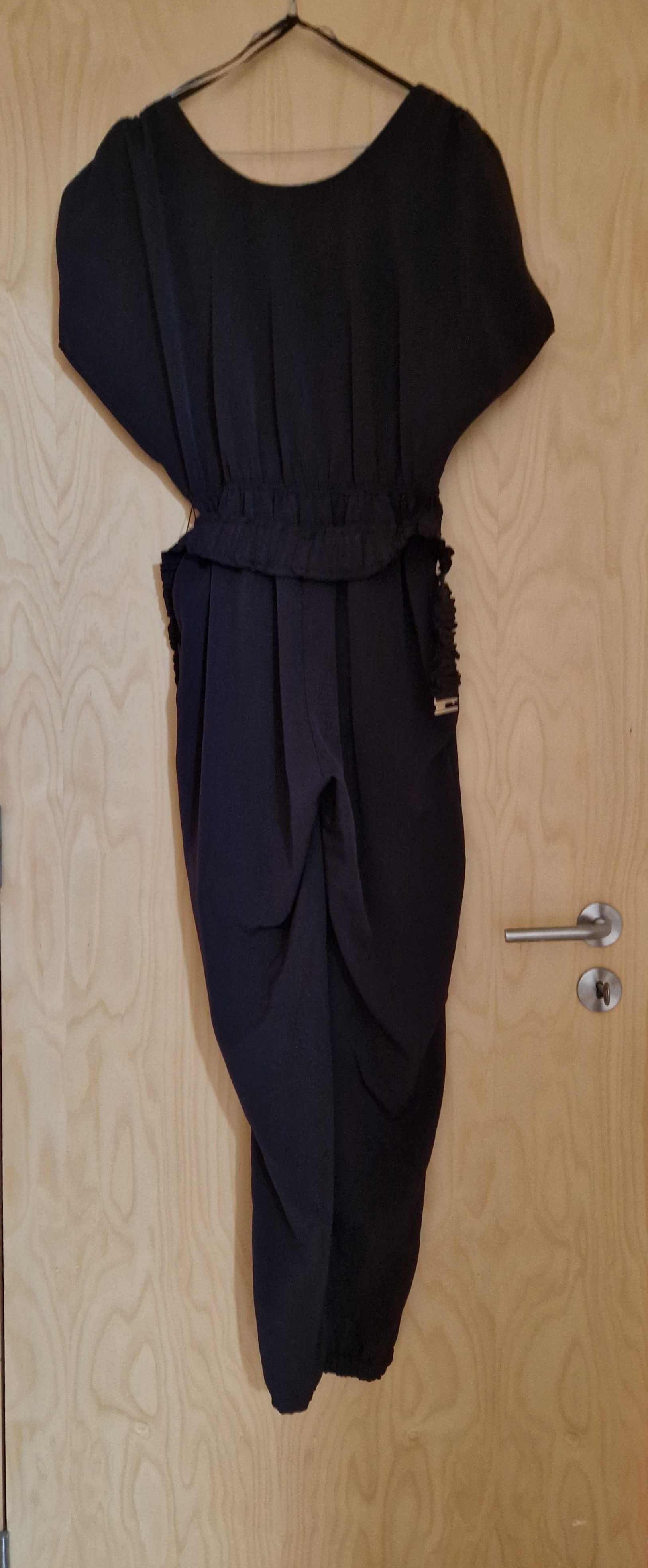 Macacão preto, marca H&M, com cinto, tamanho EUR 34
