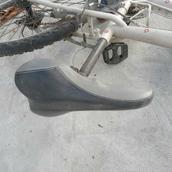 Vendo duas bicicletas para reparar ou peças uma nao tem uma roda
