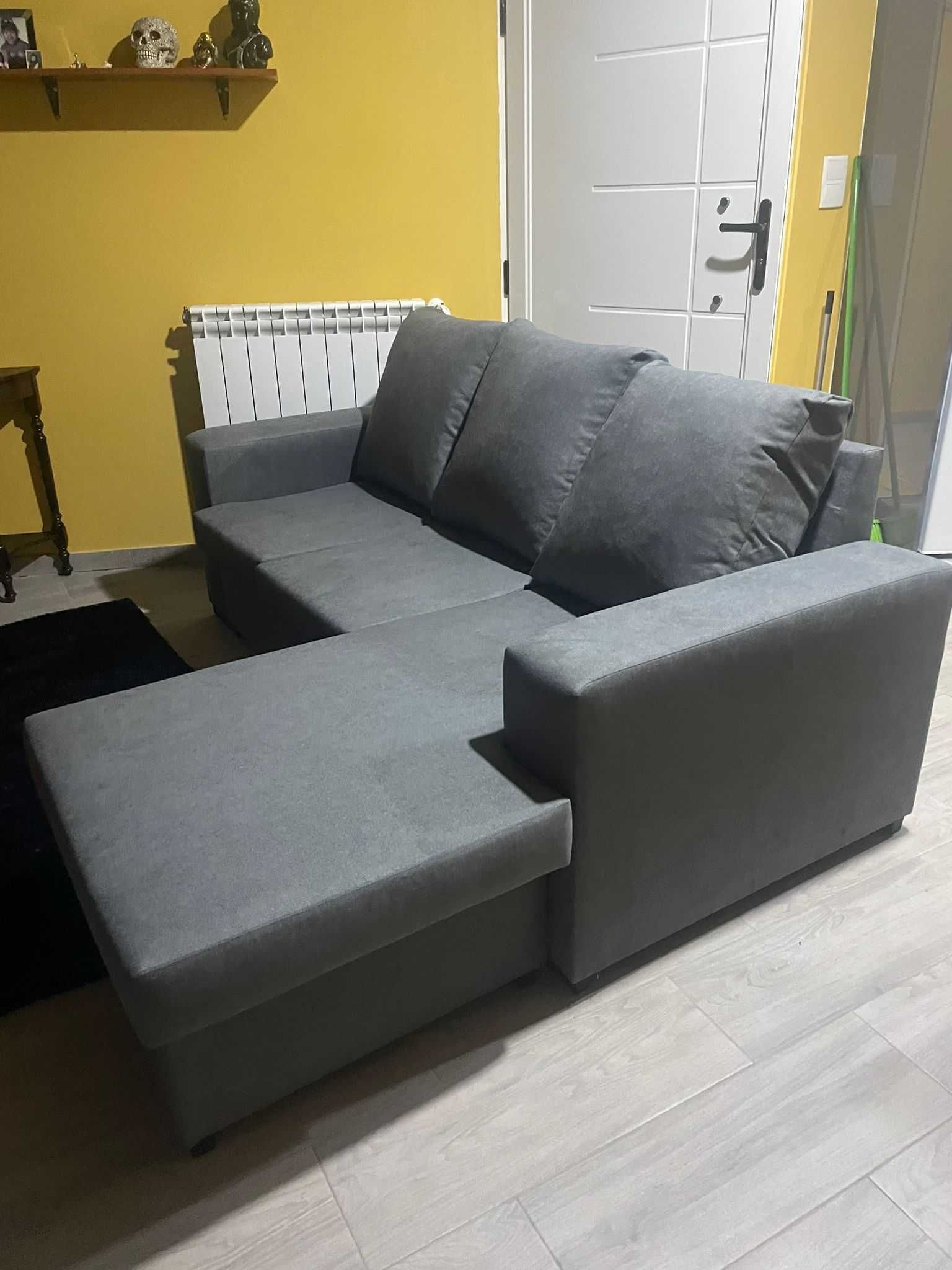 NOVO !!! Sofá com chaise longue reversível em material microfibra.