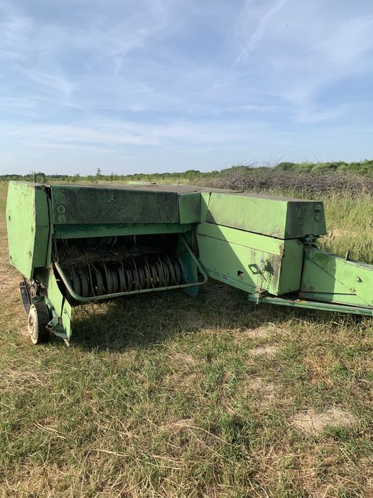 Пресс-подборщик тюковий