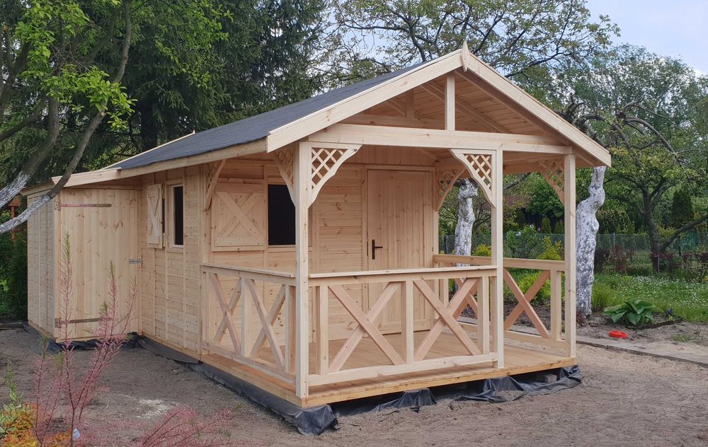 Domek z tarasem letniskowy mały taras altana ogrodowa na ROD 600x300