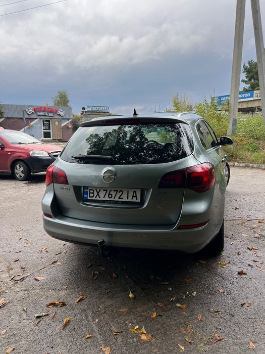 Opel Astra J 2011 року