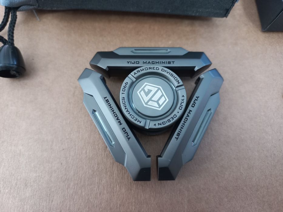 Металлический взрослый и детский спиннер в полном коплекте