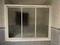 Painel para resguardo de banheira em aluminio branco