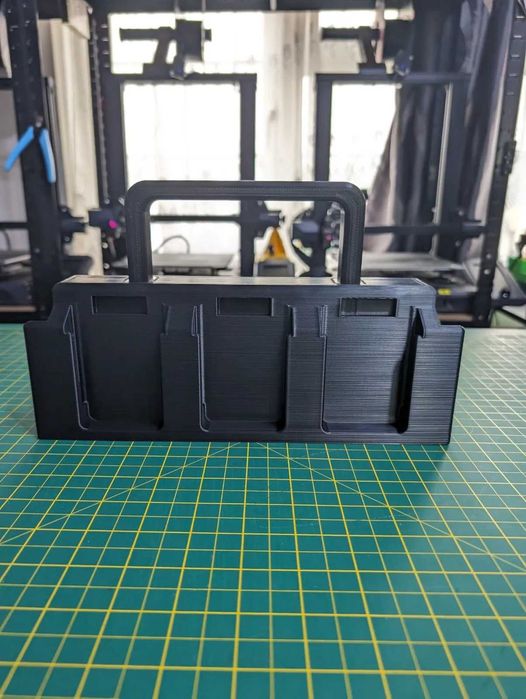 Koszyk, uchwyt na 8 Akumulatorów, Baterii do narzędzi Makita 18 V *