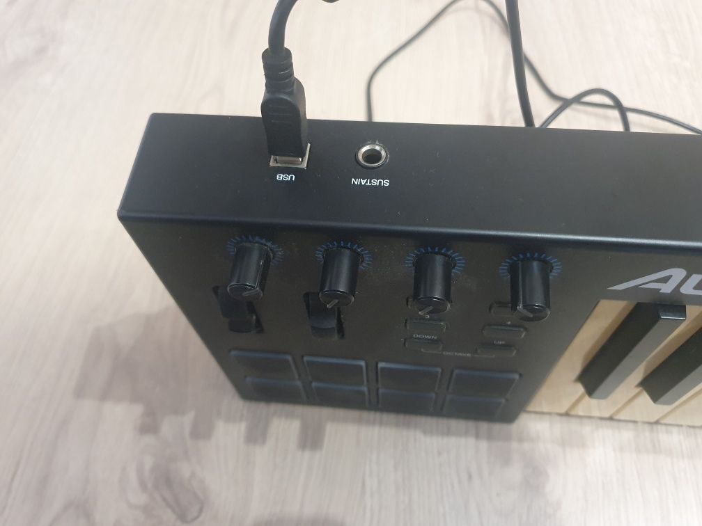 Klawiatura MIDI Alesis V25
