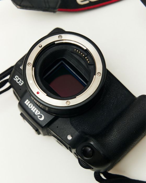 Canon EOS RP +адаптер EF-RF - легка повнофреймова бездзеркальна камера