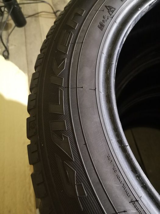 Opony zimowe Falken 215 60 r17.