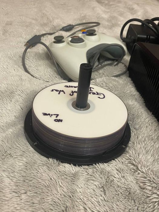 xbox 360 slim в комплекте с играми