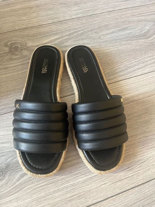 Кожаные шлепанцы Michael Kors 37 р. бу в отличном состоянии