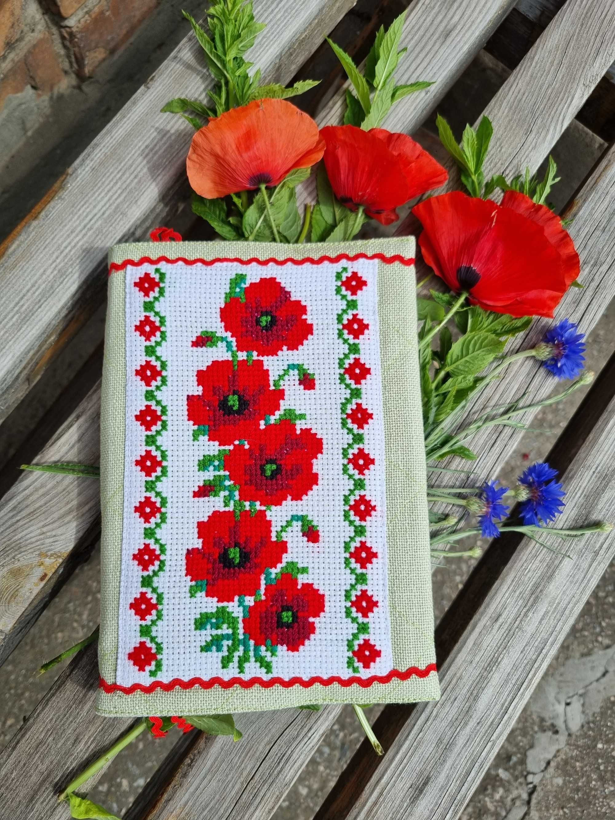 Нотатник з вишитою обкладинкою 
та закладка  з вишивкою