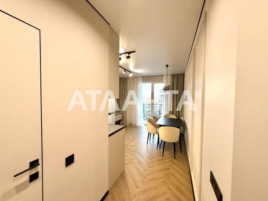 Нова квартира з ремонтом біля Victoria Gardens — заїжджай і живи