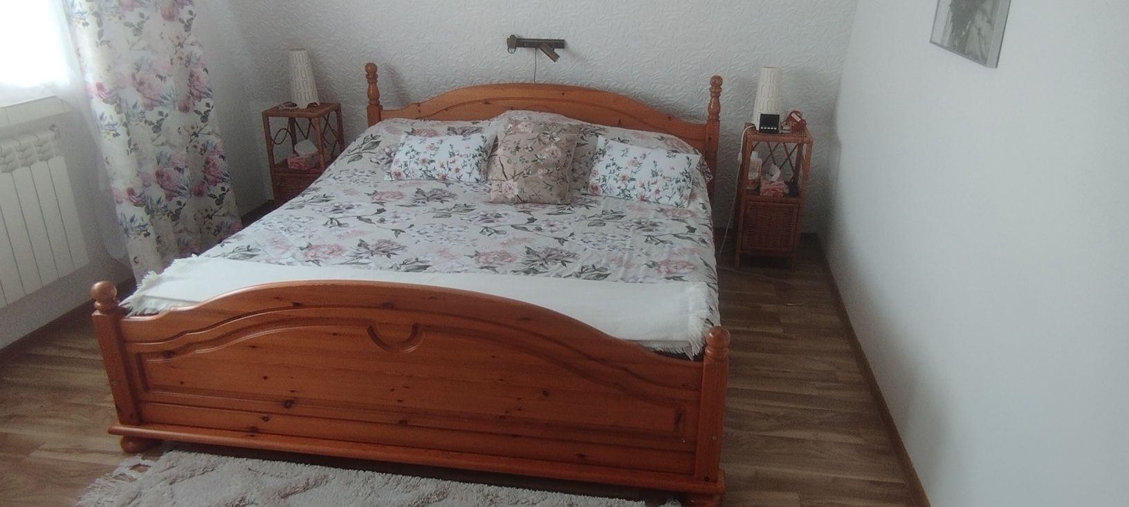 Łóżko sypialniane , nowe materace. Polecam