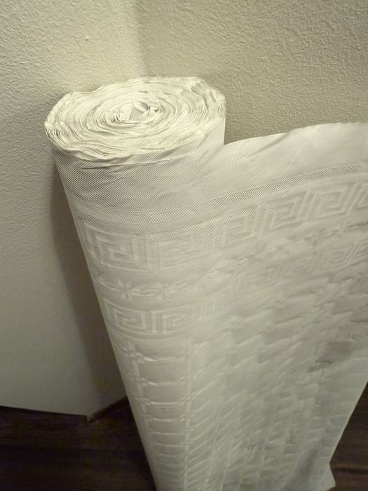 Biały obrus papierowy, około 40 metrów