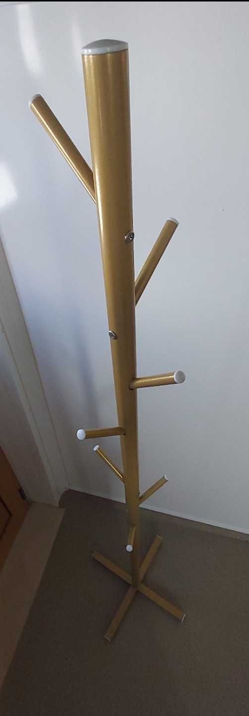 Gabide Dourado elegante