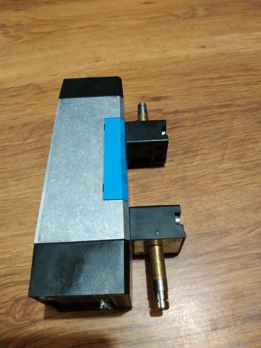 Распределитель FESTO MN1H-5/3G-D-2-C
