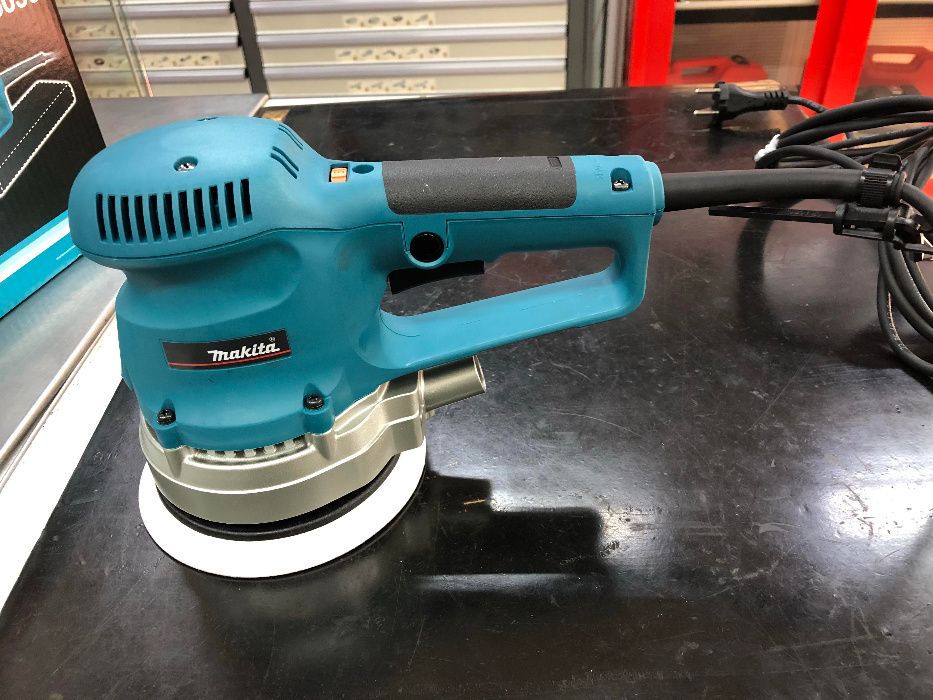 Lixadora Rotorbital Makita BO6030