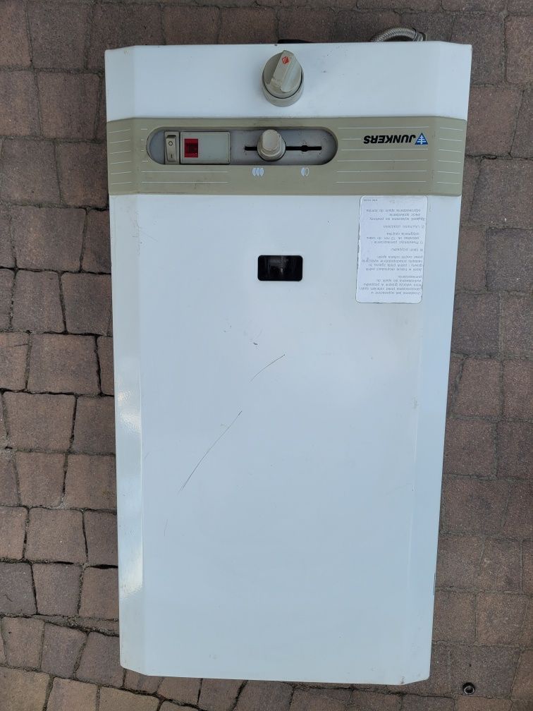 Piecyk  gazowy CWU Junkers automat