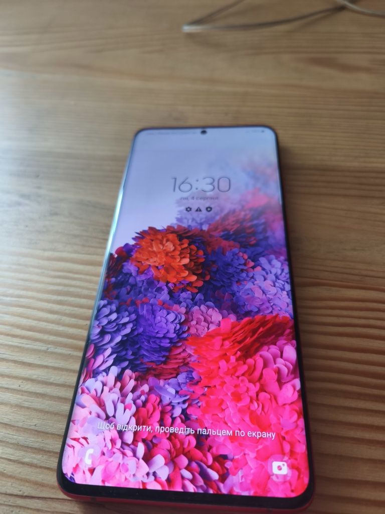 Телефон Samsung S20+