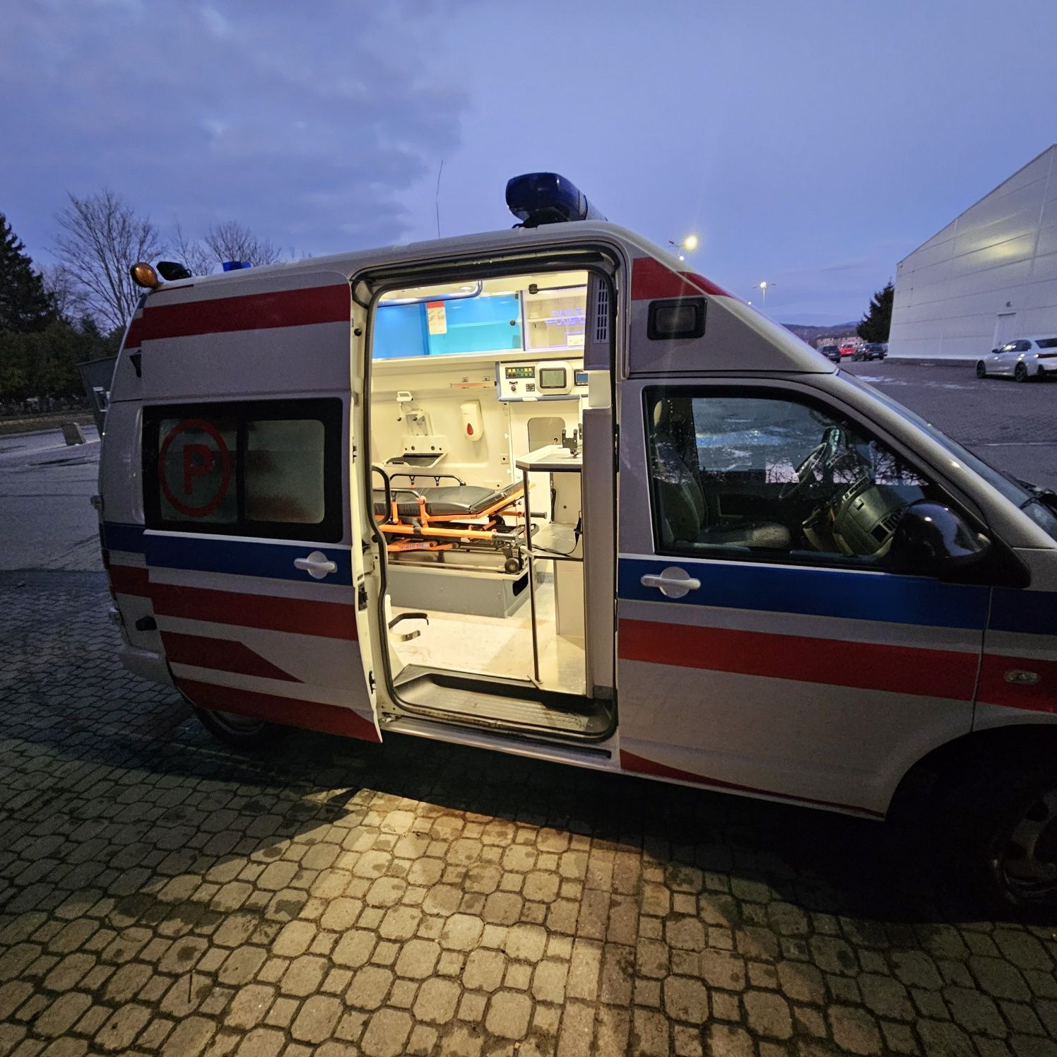 Transport medyczny i sanitarny pacjentów ze zniżką 50% .