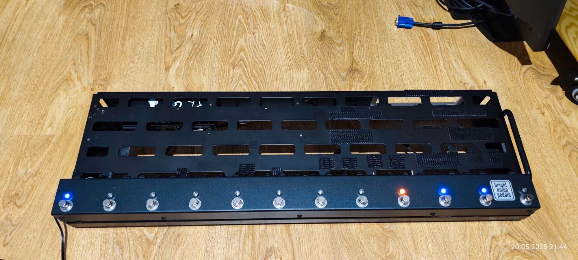 Bright Onion Pedals - looper , amp channel UK krosownica true-bypass