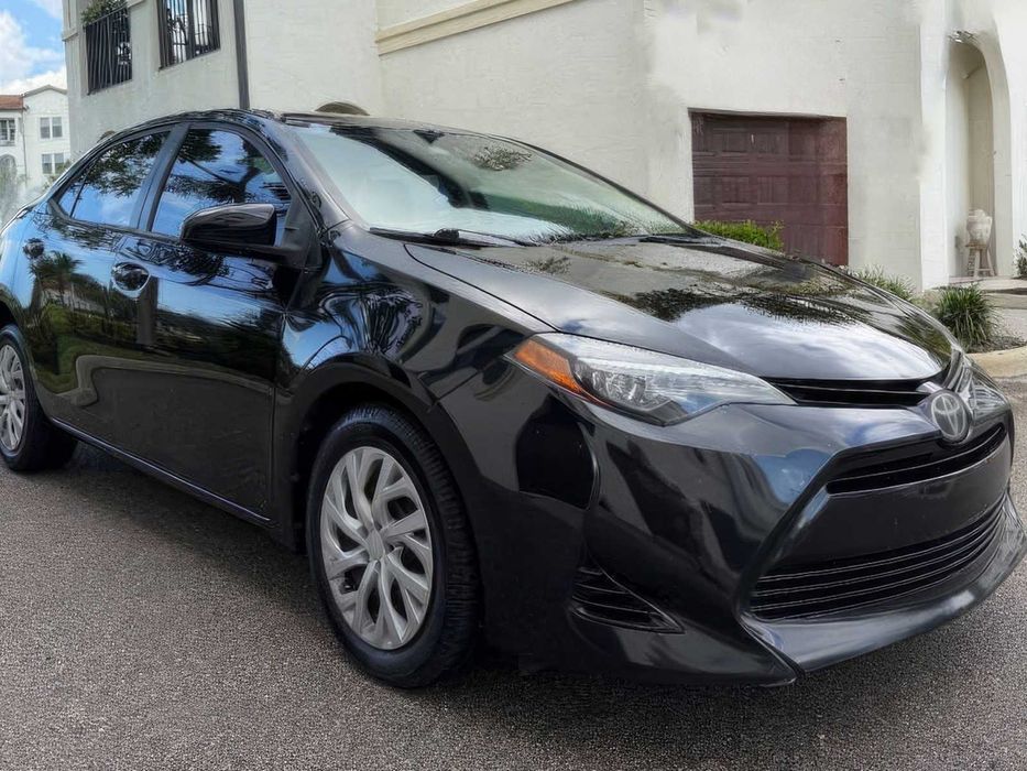 Toyota Corolla LE      2017