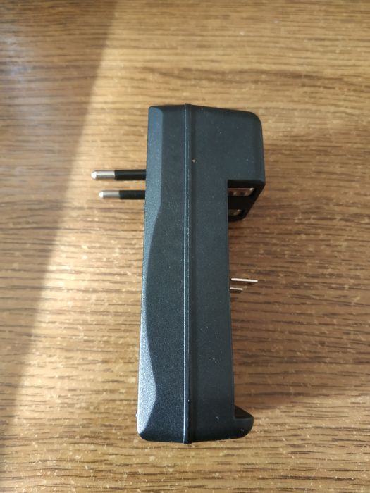 Зарядка для аккумуляторов,батареек,18650 и других