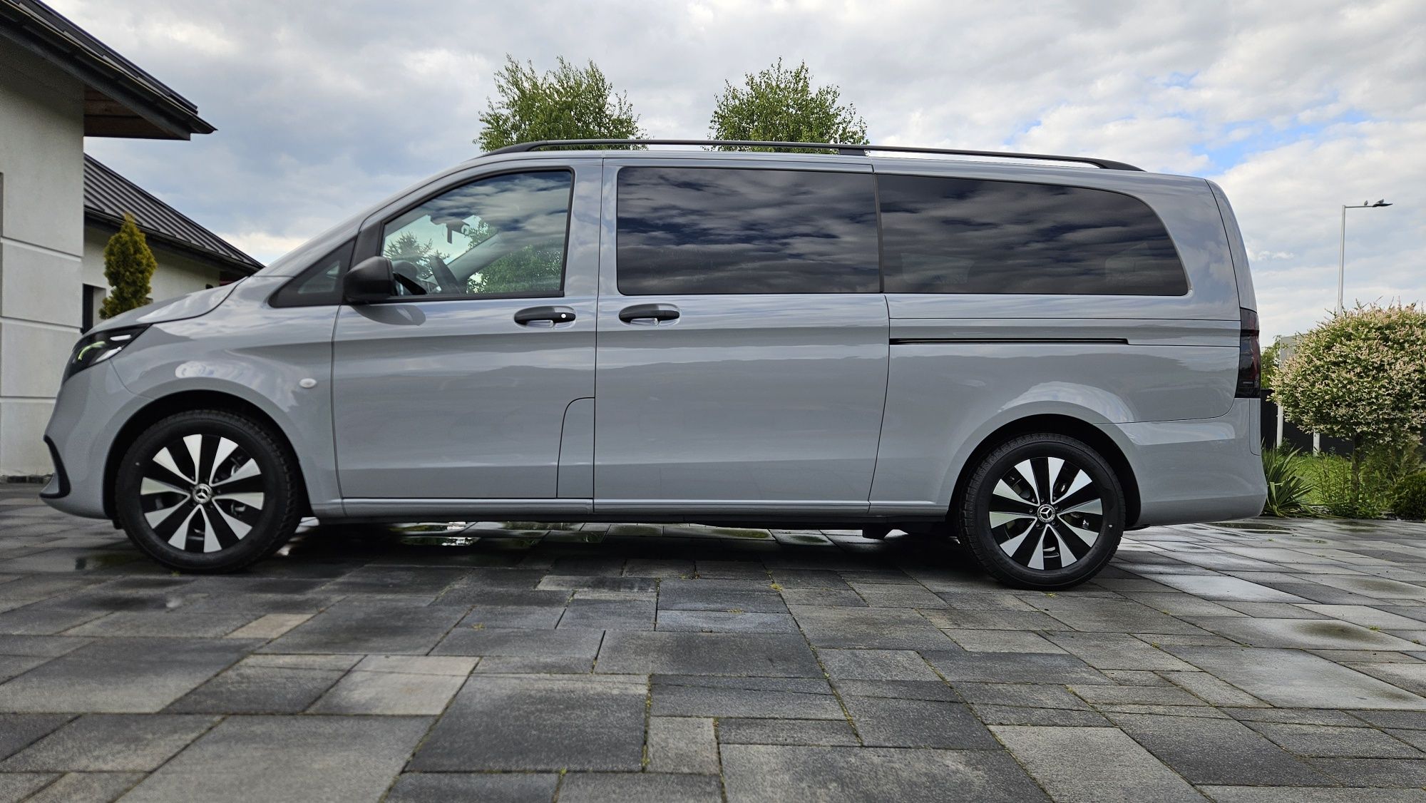 Wynajem wypożyczalnia busa 9 osobowy Mercedes Vito