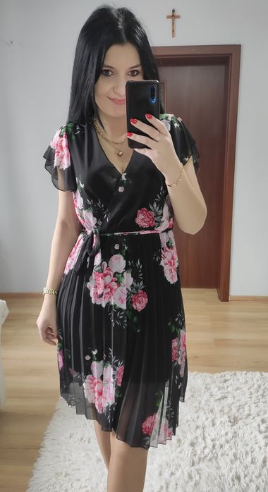 Sukienka krótka w kwiaty plisowany dół
