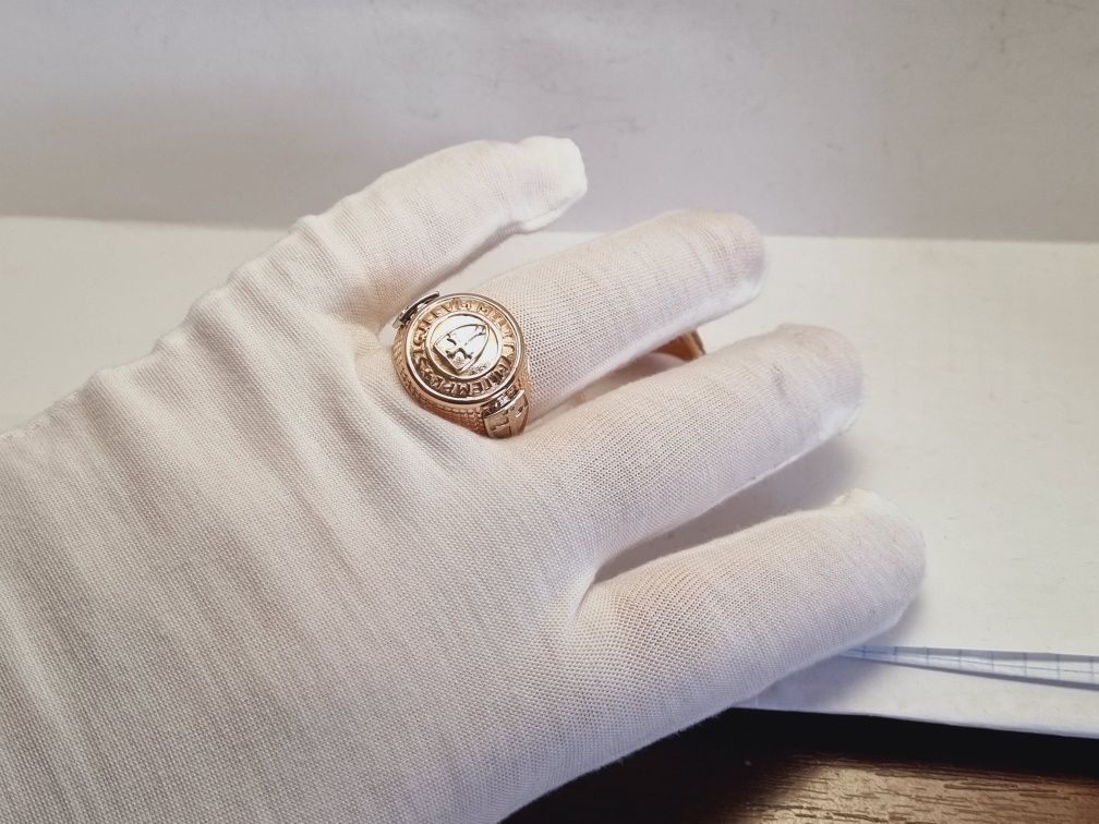 Золотое кольцо печатка