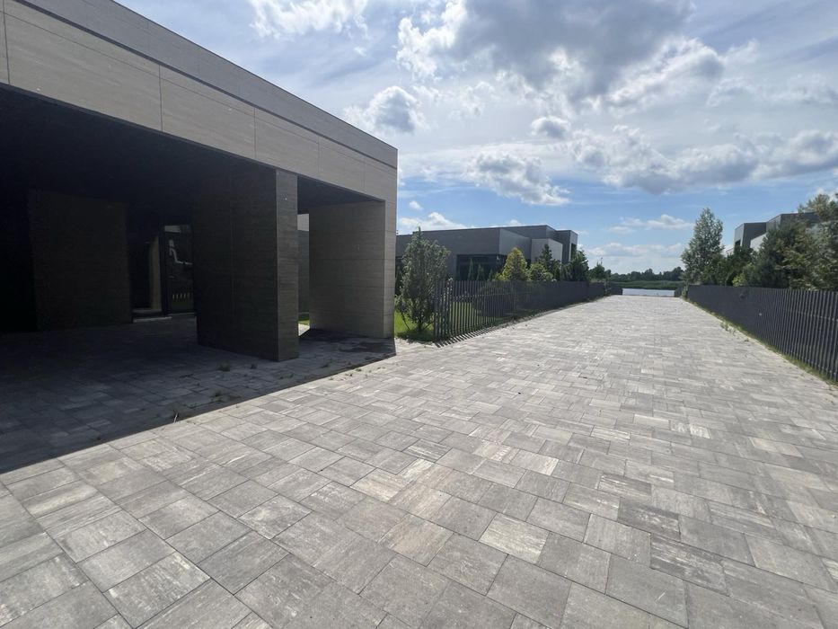 220000 продам дом с выходом на Днепр вишеньки. Рядом осокорки золоче