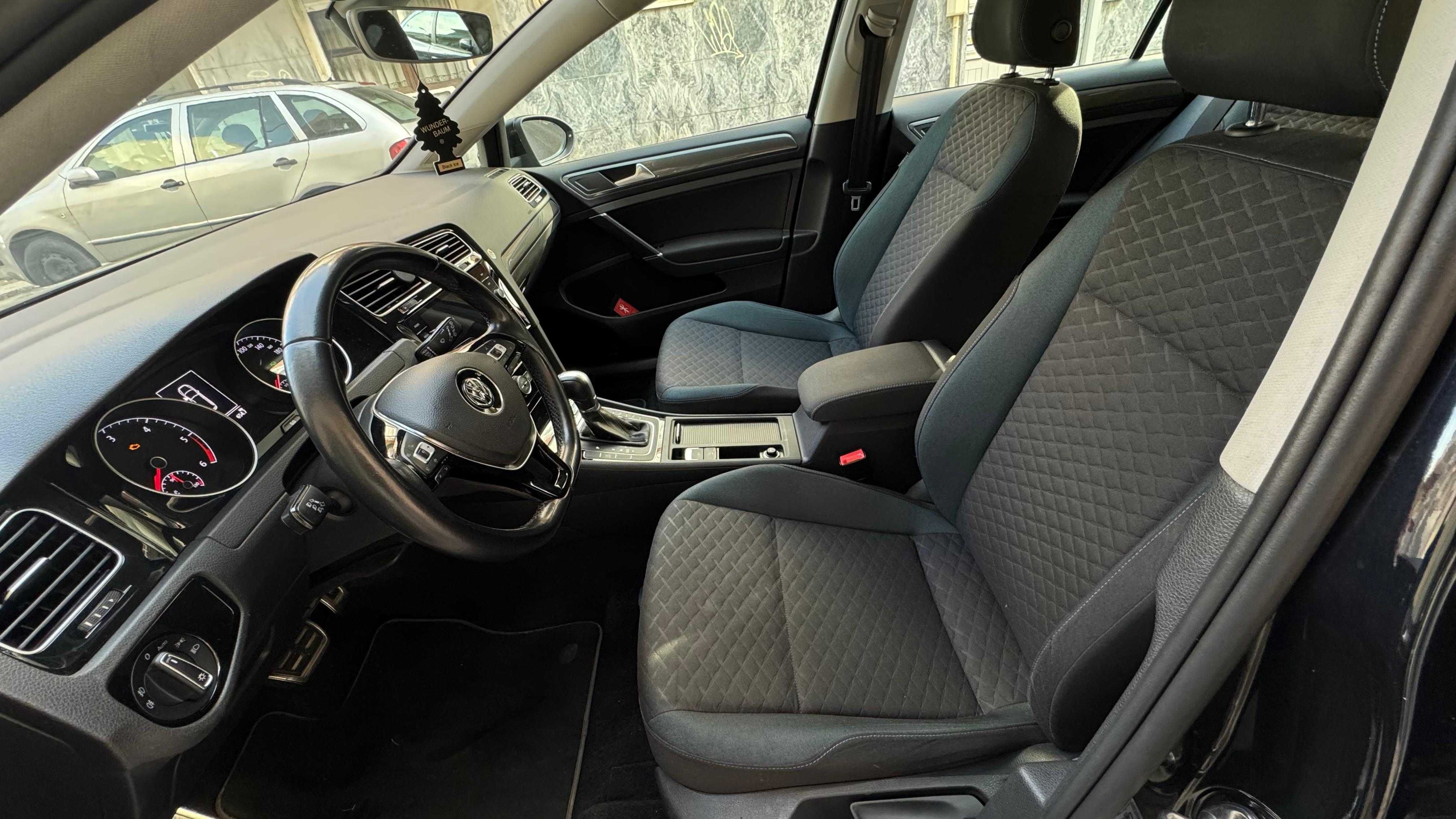 Volkswagen Golf 1.6 TDI SCR DSG IQ.DRIVE Auto