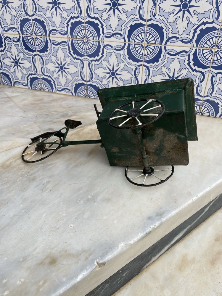 Brinquedo antigo bicicleta de vendedor ambolante