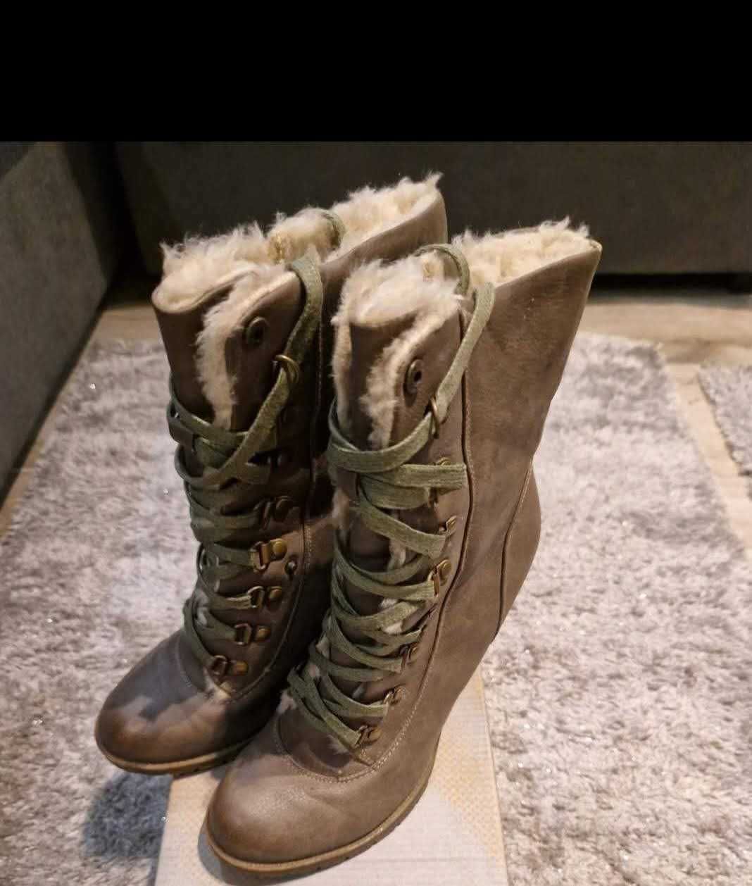 Vendo botas da natura tam 38 como novas e sapatos tam 38 em bom estado