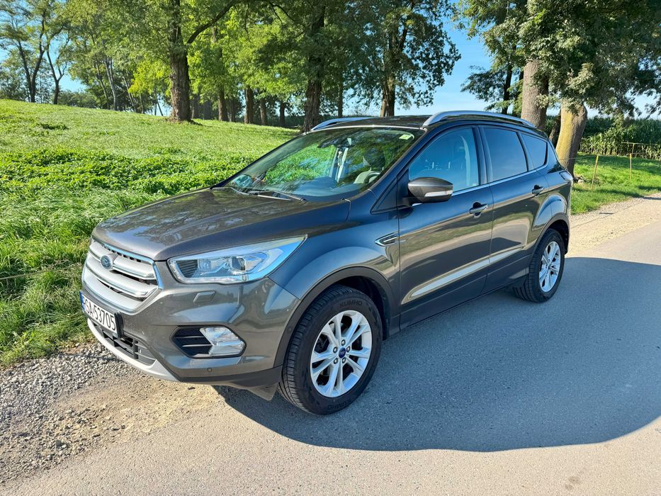Rodzinny bezwypadkowy Ford Kuga 1.5 benzyna Titanium Salon PL