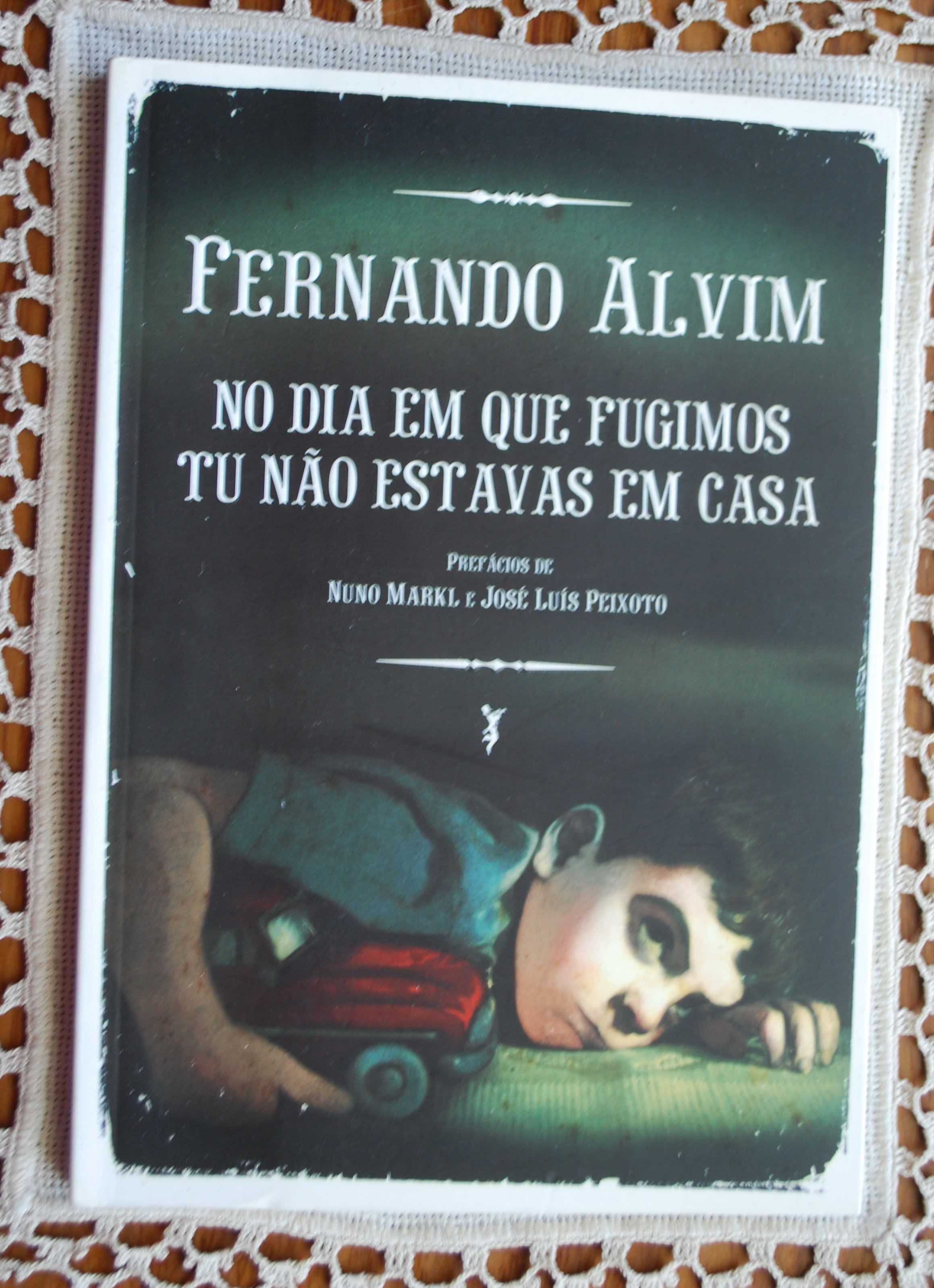 No Dia Em Que Fugimos Tu Não Estavas Em Casa de Fernando Alvim