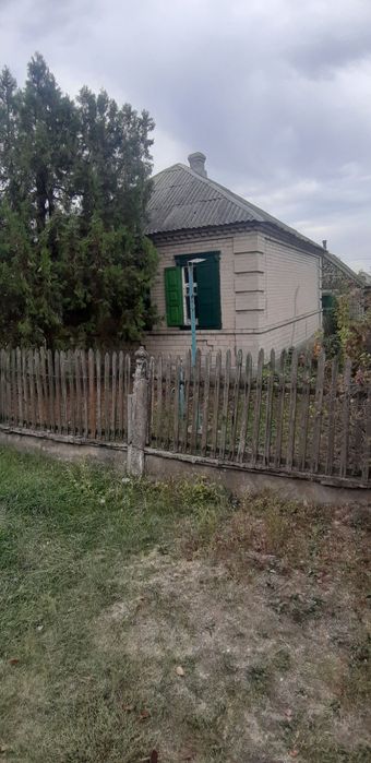 Капітальний будинок.Широка фасадна частина .Яворницьке