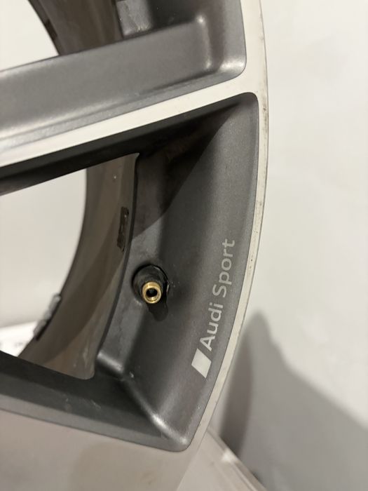 Оригінальні диски Audi e-tron, A6, A8, Q5, Q7 5x112 R20. 4KE601025