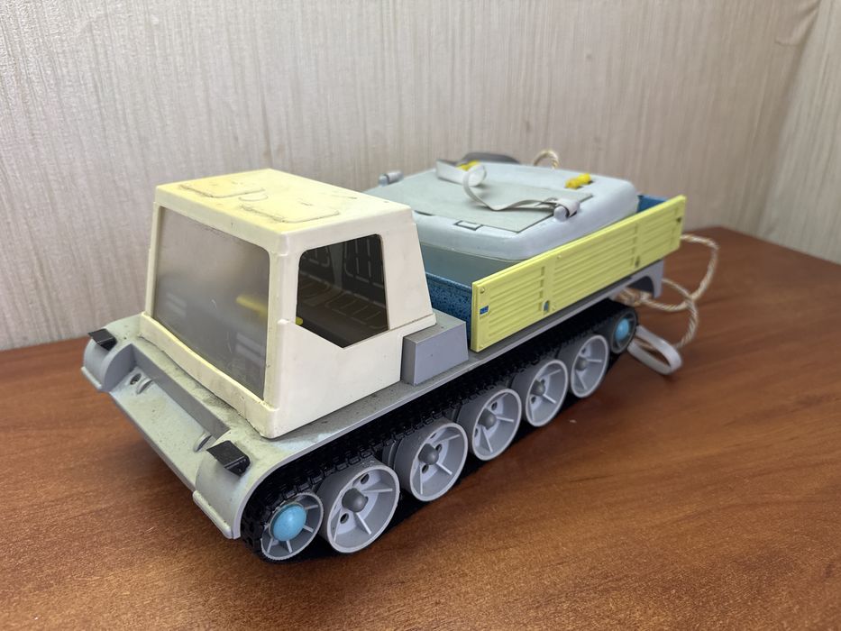 Продам электромеханическую игрушку Вездеход ссср