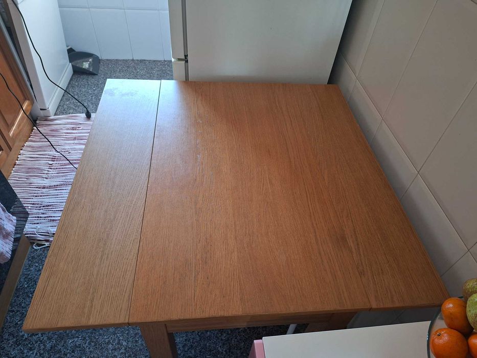 Mesa pequena extensível