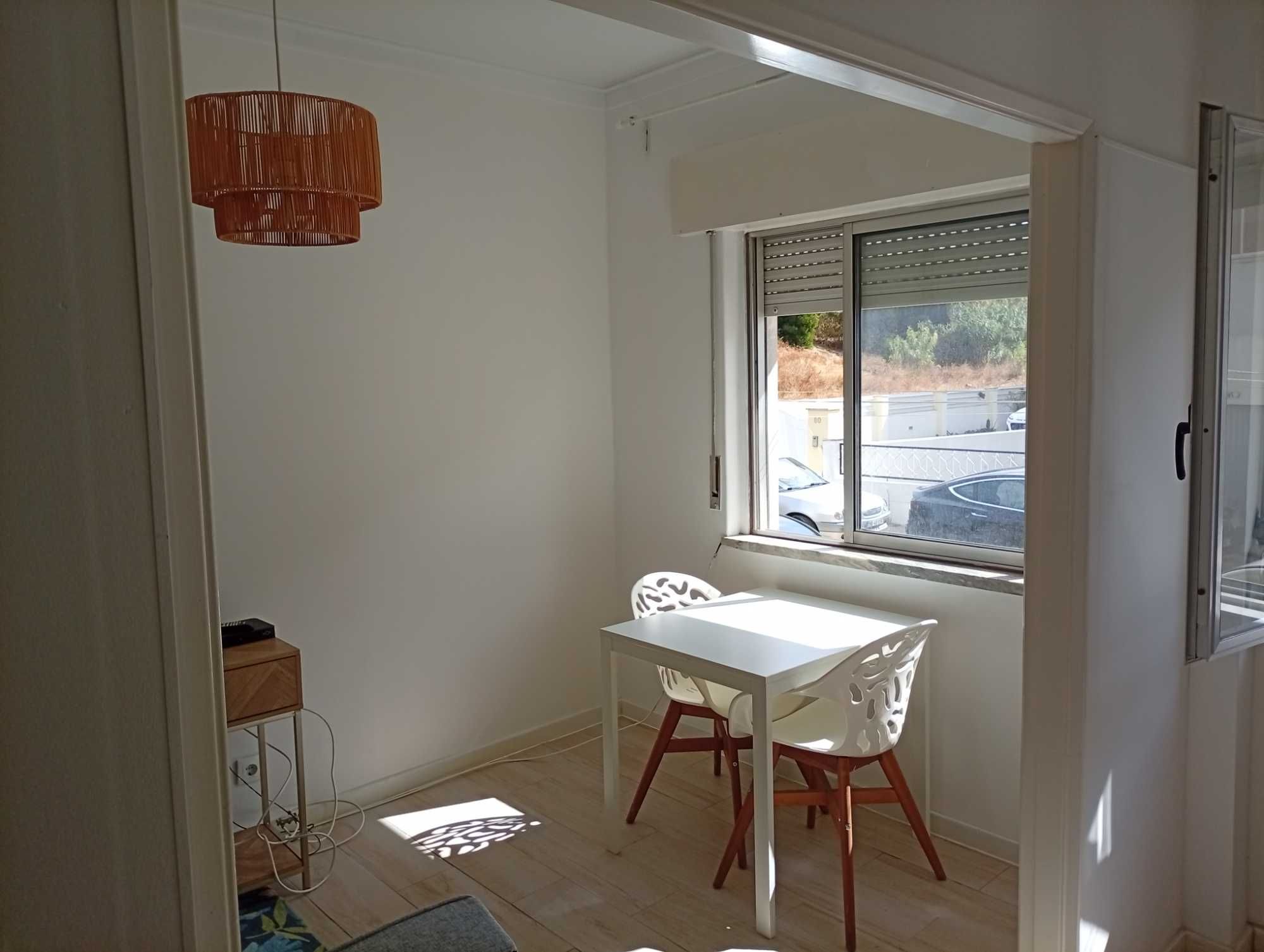 Apartamento T1 em zona Central dos Foros de Amora #